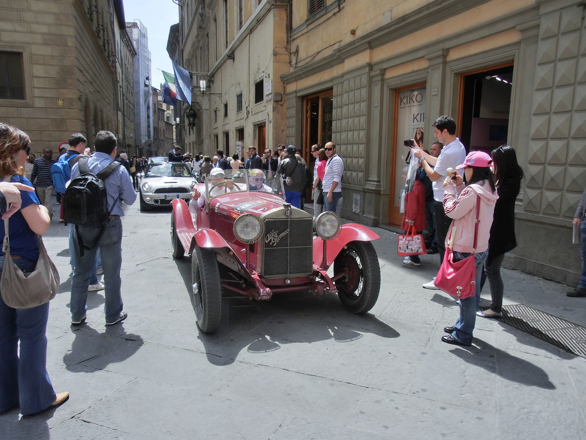 Mille Miglia 19Maggio2012-CIMG5548Centro Siena