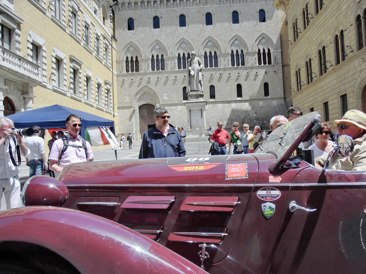 Mille Miglia 19Maggio2012-CIMG5619Centro Siena