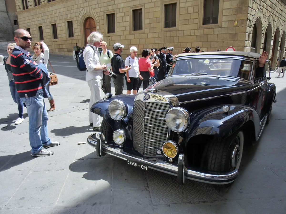 Mille Miglia 19Maggio2012-CIMG5637Centro Siena