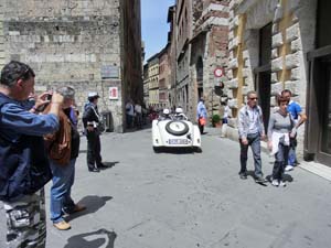 Mille Miglia 19Maggio2012-CIMG5649BCentro Siena